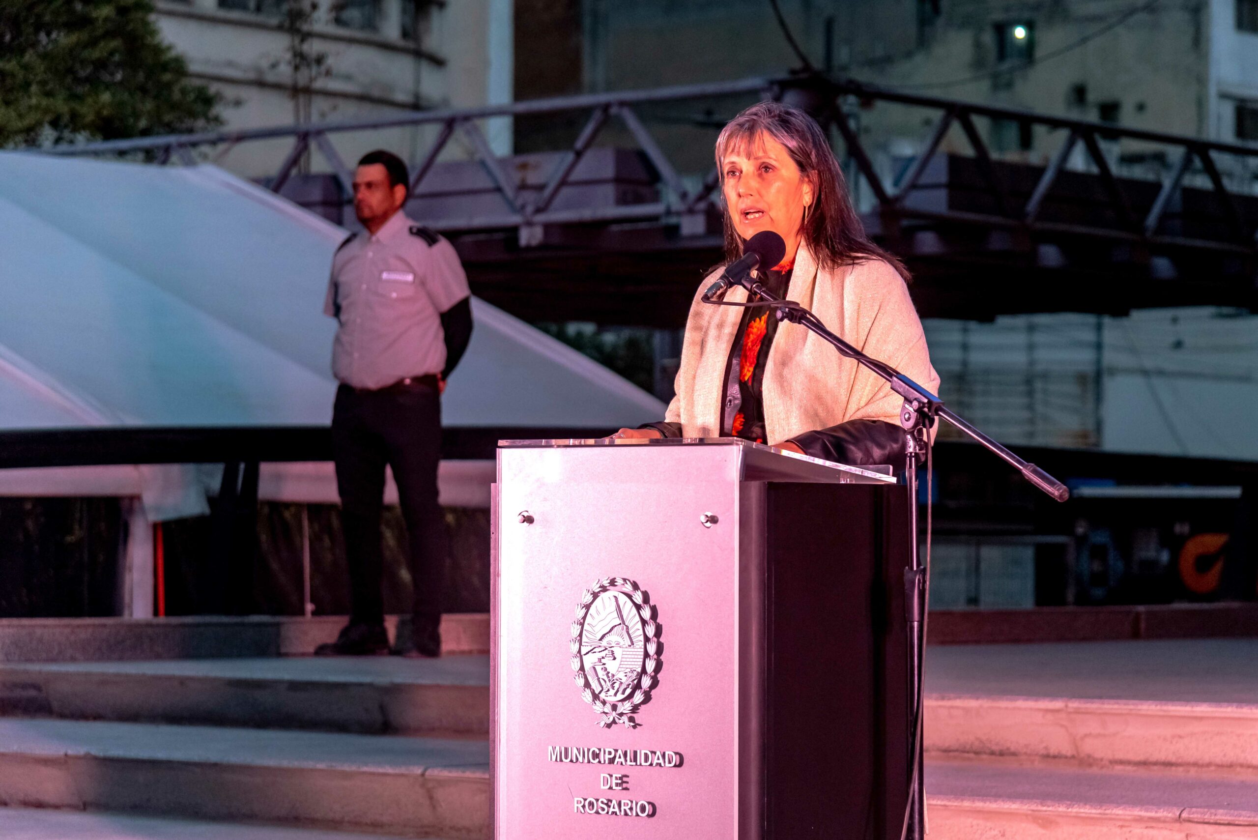 Feria Del Libro De Rosario: La Red Celebra La Exposición De La Escritora Claudia Piñeiro